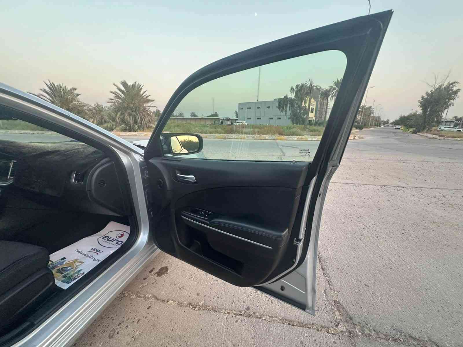 السلام عليكم 
للبيع جارجر2022  sxt امريكي حادث بسيط وموضح بالصور ايرباگ  درگه فقط ماشية 56  الف مايل السيارة جديدة وجاهزة من كلشي تايرات جديدة وصدر جديد 
مواصفات السيارة :•
• تو ويل 
• ⁠بصمة
• ⁠حساس خلفي
• ⁠كاميرا
• ⁠تشغيل عن بعد
• ⁠كشن كهرباء
• ⁠تبريد قطعتين
• ⁠منظومة زينون
• وباقي المواصفات معروفة
• ⁠السعر 235 ورقة  وبيها مجال
رقم الهاتف : ***********

