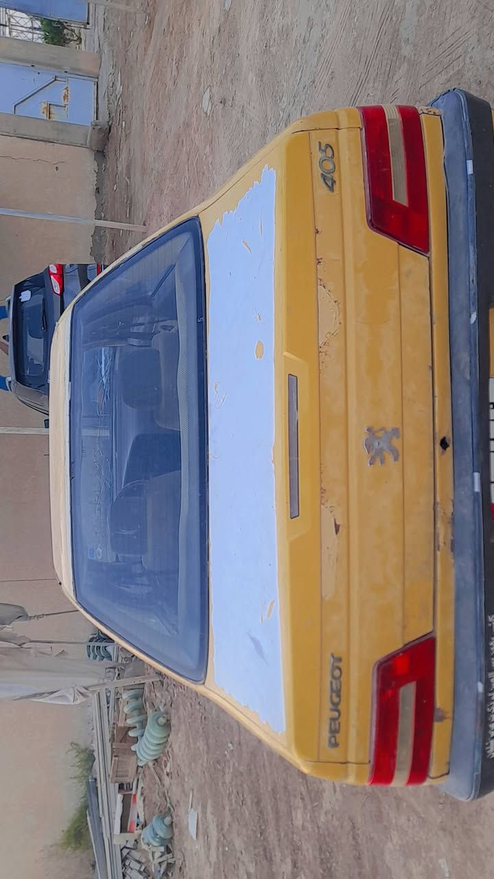 السلام عليكم.. سيارة بيجو
٤٠٥ موديل ٢٠١٣ 
رقمها واسط 
بيها خيط بخار 
سعر ١٥ ورقه وبيها مجال 
للتفاصيل الباقيه الاتصال على الرقم 
***********
