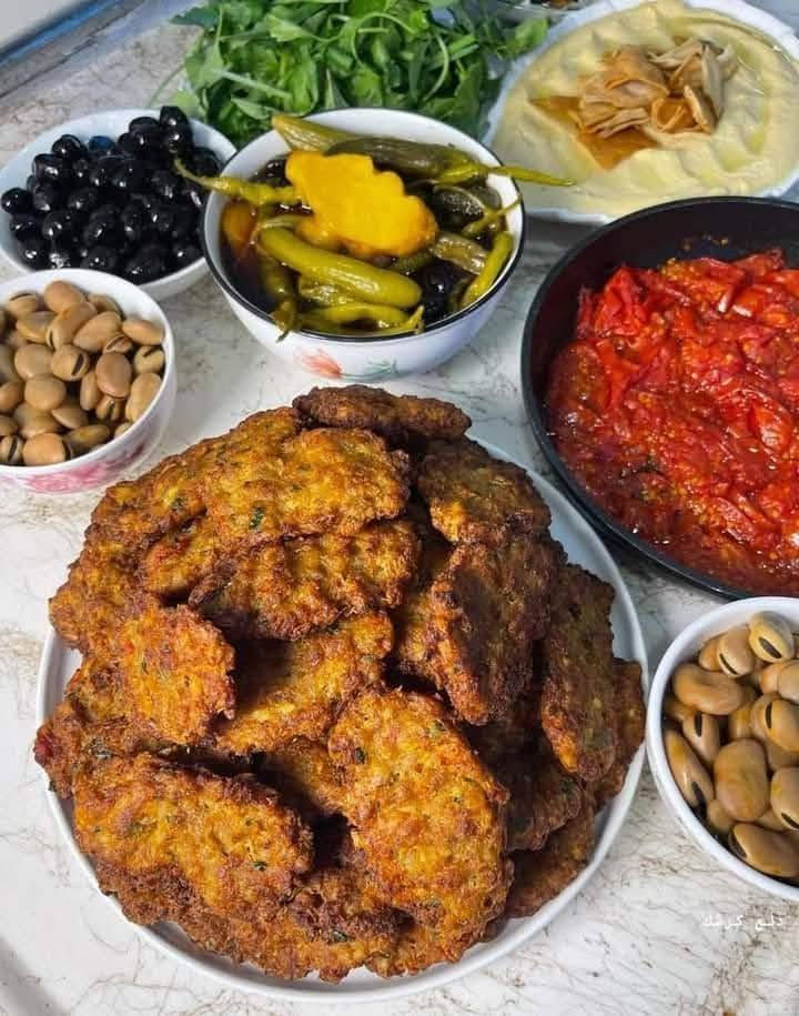 متوفر اكلات سريعه وصواني مشكل اسعار يم ام مقتدئ بلاش***********

نص مكتوب في الصور:
- دلع كرشك