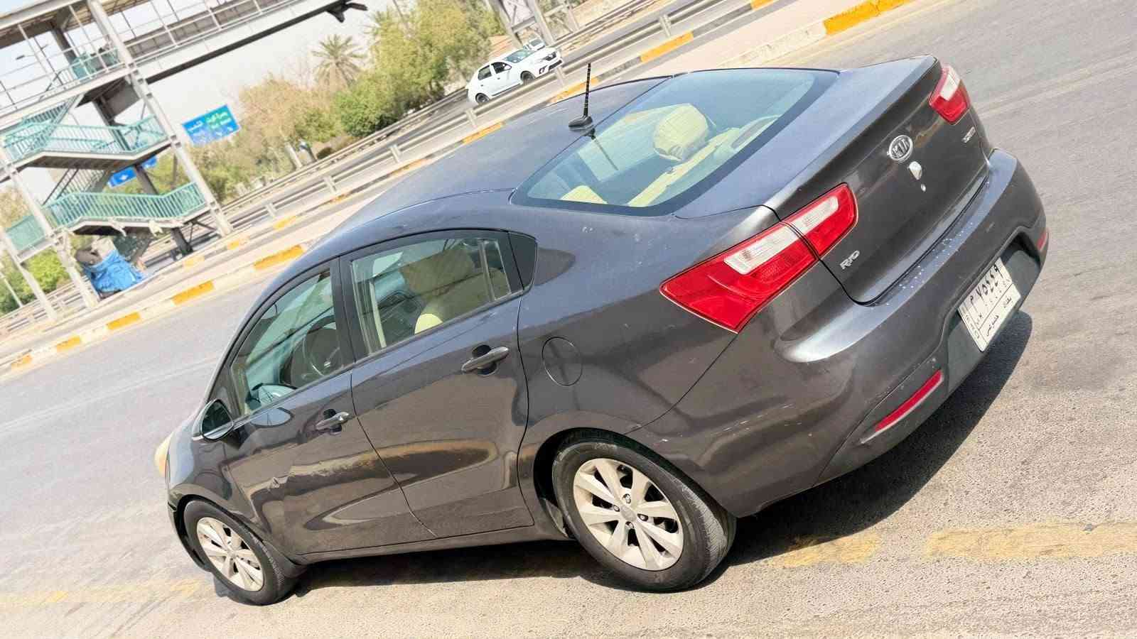 للبيع فقط  كيا ريو 2013
محرك ١٦٠٠ بانزين عادي بدون دوانز
السيارة صارلي ٥ سنين جانيها 
خير من الله 
السيارة طابة للعراق بله ضربه 
يمي رجع ابو سياره عل بابتين 
فقط انصبغن 
وعندي البنيد جارد 
السيارة جاهزه
عليها ادامة كاملة 
تخم تاير 
تبريد ثلج 
 صدر امامي خلفي 
جديد
السيارة على ايدي صارلها ٥ سنين ومداريها وخير من الله 

سعر السيارة ٧٩ وبيها مجال بسيط
للشراي فقط بيع بدوون مراوس 

مكان السيارة بغداد الاعضمية 

 ***********

