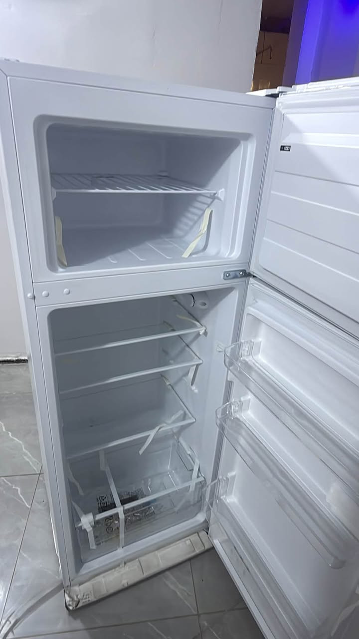 سلام عليكم
للبيع ثلاجه وسط جديده مستخدمه اسبوع بيه ضمان سنتين سعره 250
وطباخ اربع عيون مستخدم قليل ناره زركه كله شغال ونضيف سعره 75مكاني شعله 
***********
