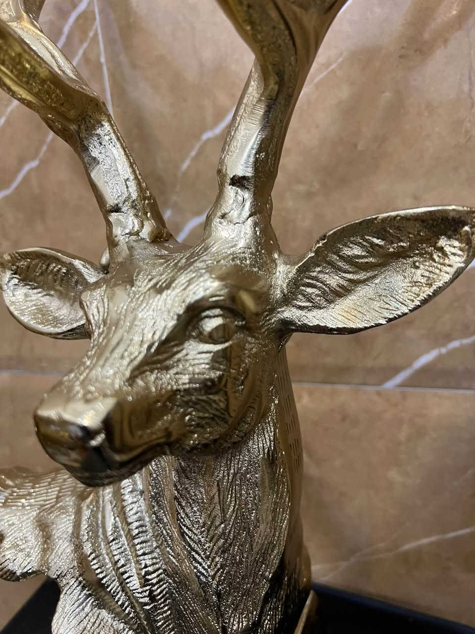 رأس غزال نحاس بالقاعده حجم كبير شغل ايد خالي من العيب السعر 125 الف نهائي الارتفاع 50 سنتم
