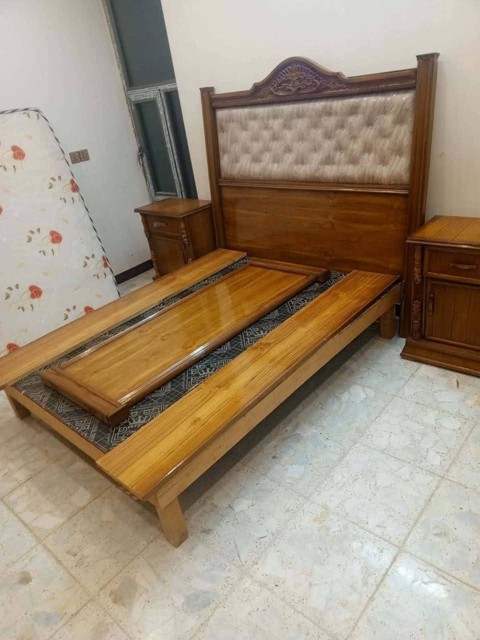 سلام عليكم غرفة صاج داخل خارج اخت الجديده للبيع السعر 1600 بيه مجال بسيط العنوان بغداد مدينة الصدر قطاع 28 موبايل ***********
