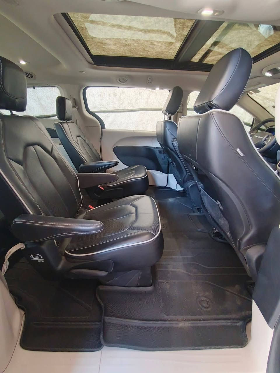 2023 CHRYSLER PACIFICA LIMITED S السلام عليكم ورحمه الله
السياره ؛؛كرايسلر باسفيكا  - بانزين
الموديل؛؛2023  لمتد فول لون مميز 
الضرر لايوجد سياره غرق مياه امطار 
السعر 265
اللوحه ؛؛ بغداد  تحويل بنفس اليوم 
ماشيه 35 الف ميل 
مكان السياره بغداد 
 ***********
ملاحضه سياره مكفوله من الصبغ ولايرباك ولكلير ومن كلشي  سياره عله وضع لشركه 

المواصفات ؛؛ لمتد فول 

1-بصمة تشغيل وابواب 
2- هندبريك بصمة 
3- تشغيل عن بعد 
4- هيترات بالكشنات  تبريد كشنات
5- رادر جانبي 
6- بيبان كهرباء ( تحكم ريمونت ) 
7- صندوق كهرباء شفط 
8- رادار امامي خلفي 
9- كشنات VIP منفصل
10- مانع انزلاق 
11- نظام ستوب بارك 
13- تنبيه الخروج المسار 
14- شاشة كبيرة كاربلاي 
15- تبريد مركزي ثلاثة قطع 
16- تدفئه كراسي ولاستيرن 
17- تحكم استيرن فول 
18- بردات داخلية 
19- اشاير بالمري +كامرات 
20 -محرك 6 سلندر 3600 
21- كير ماوس 
22- نقطه عمياء 
23 - كشن كهرباء + خزن 
24- كامرات جانبية + امامي خلفي عدد 5 
25-مرايات جانبيه شفط 
26-فتحه سقف بانوراما 
27-تبريد الكشنات 
28 تخم تاير جديد
