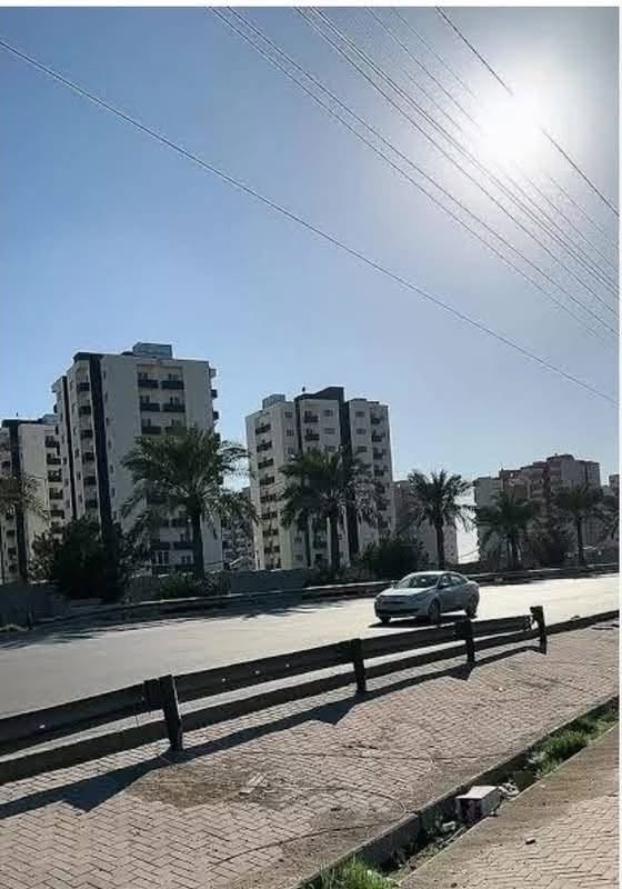 السلام عليكم
( لمن يبحث عن الخصوصية التامة )
شقة ١٠٠م للبيع في مجمع زهور بغداد عند مفترق طرق محمد القاسم وصدر القناة بجوار مول ومرور الرستمية،، الشقة في مكان مميز داخل المجمع في الطابق الثاني مطلة على الحديقة وسريع محمد القاسم.
واصل ٢٠٪؜ بالاضافة الى سنة وثلاث اشهر اقساط، الشقة لا يترتب عليها اي ديون، التحويل مباشر 
القسط الشهري ٥٨٠ الف ويجب ان يكون المشتري موظف، والراتب موطن على مصرفي الرشيد او الرافدين.
الرجاء التواصل فقط على الرقم 
*********** 
يتوفر واتساب
