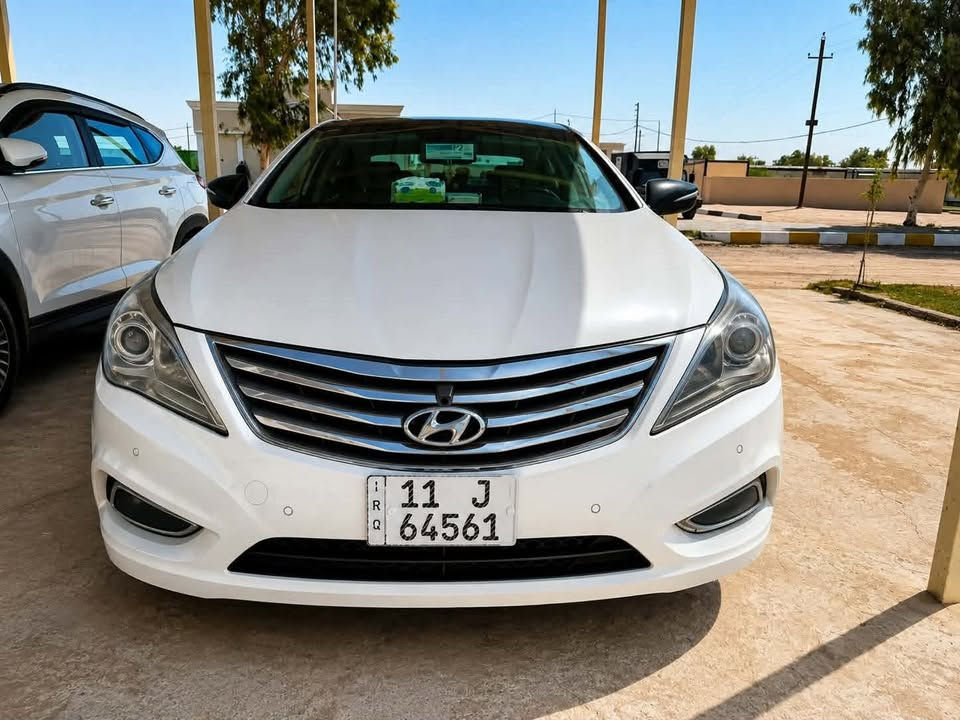 للبيع سعر 105 قفل 🔒
هونداي ازيره Vip خليجي 2012
المحرك V6 حجم 3000 المرغوب 
فتحة سقف بانوراما.
مقاعد جلد كهربائية.
تحكم ستيرن 
لدد نهاري 
ذاكرة للمقاعد (Memory Seats).
تبريد وتسخين للمقاعد الأمامية
ستارة خلفية كهربائية.
حساسات أمامية وخلفية.
كاميرا خلفية..
تشغيل بصمة  Start/Stop.
نظام صوت Infinity الفاخر.
تكييف أوتوماتيك ثنائي التحكم.
مرايا كهربائية مع طي كهربائي وإشارات LED.
بريك يد إلكترونية.
هزه وسنويه جدد باسمي تريد وكاله تريد تحويل
إطارات + سبير جديد 
صدر أمامي خلفي جديد
صبغ احزام جماليه
سعر 105$ قفل 
مكان السياره موصل واتساب📞 ***********

