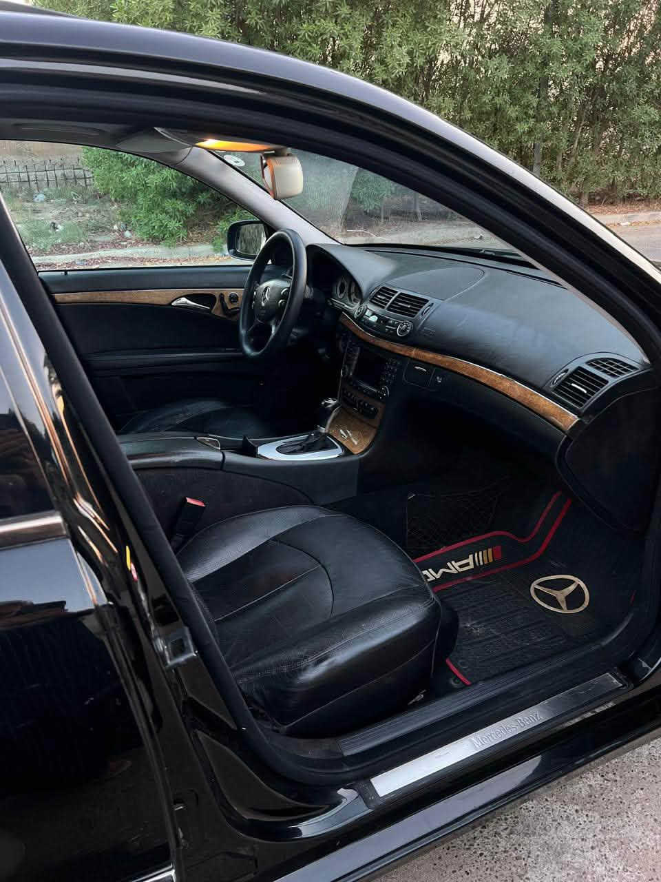 🔥 للبيع — مرسيدس W211 E350 | موديل 2008 🔥

🚘 أم عيون | قطعة مرغوبة ومميزة جداً

إذا تدور على W211 نظيفة، مواصفات حلوة وحالتها تفتح النفس، هاي السيارة تستاهل المشاهدة 👌

✨ المواصفات والتجهيزات:
🔹 محرك وكير مكفولات
🔹 كير 7 نمر
🔹 السيارة طيارة ما شاء الله 🚀
🔹 وضع البلادي
🔹 كشنات جلد
🔹 تبريد وتدفئة للكشنات ❄️🔥
🔹 تحكم كهربائي بالأبواب
🔹 فتحة سقف 🌤️
🔹 ستيرن تحكم كهربائي
🔹 صعود ذكي
🔹 نظام ترحيب
🔹 سماعات دمام 🔊
🔹 السيارة نظيفة كلش ✨
🔹 الصبغ بيها ربع جاملغ فقط — الأمامي الأيمن

💰 السعر: 150 ورقة

📍 بغداد — اليرموك
📞 للاستفسار: ***********

⭐ قطعة نادرة بهالنظافة وبهالمواصفات
🔥 للجادين فقط — 

╔══════════════════════╗
🚘 مرسيدس W211 E350 — 2008
✨ نظافة + مواصفات + مكفولة
╚══════════════════════╝

🤲 الله يرزق الجميع
