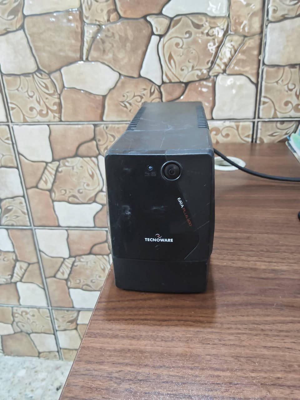 UPS Tecnoware ERA PLUS 1100 🇮🇹⚡
أصلي من Tecnoware الإيطالية
موديل ERA PLUS 1100 – FGCERAPL1100
1100VA / 770W
Line-Interactive + AVR
زمن تحويل سريع تقريبًا 2ms
شغال 100% ومختبر
مناسب للـ PC / PS4 / PS5 / الراوتر والشاشات
يدعم ربطه بالكمبيوتر للتحكم والإيقاف التلقائي
بدون بطارية، يحتاج بطارية مناسبة
توجد آثار استعمال خارجية
💰 السعر: 30 ألف قابل للتفاوض بالمعقول 📍 الزعفرانية – بغداد يتوفر توصيل داخل بغداد فقط 
***********

نص مكتوب في الصور:
- TECNOWARE Gruppo di Continuità UPS Era Plus 1100 VA / 770W 2 Prese Schuko 1 Porte USB 2.0 0 Recensioni | Scheda tecnica | Descrizione Disponibile €131,25 AGGIUNGI AL CARRELLO Venduto e spedito da Zoomici Scarso Un altro venditore a partire da € 136,96 Servizi extra Proteggi i tuoi acquisti con Garanzia3 Massimale 150 - Pin Dispatching + 2 ANNI - Più info VISA mastercard AMERICAN EXPRESS PayPal Klarna