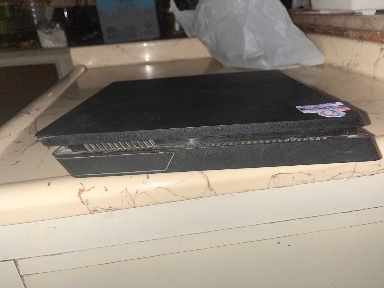 بلي فور سلم اون لاين الجهاز نضيف غير مستعمل معه جوستكين وحده سوده و ثانيه حربيه لوك ستيكر 

السعر ٢٦٠ قفل 
أو مراس في دراجه شحن ارتسعه 
معه كيبورد K500
