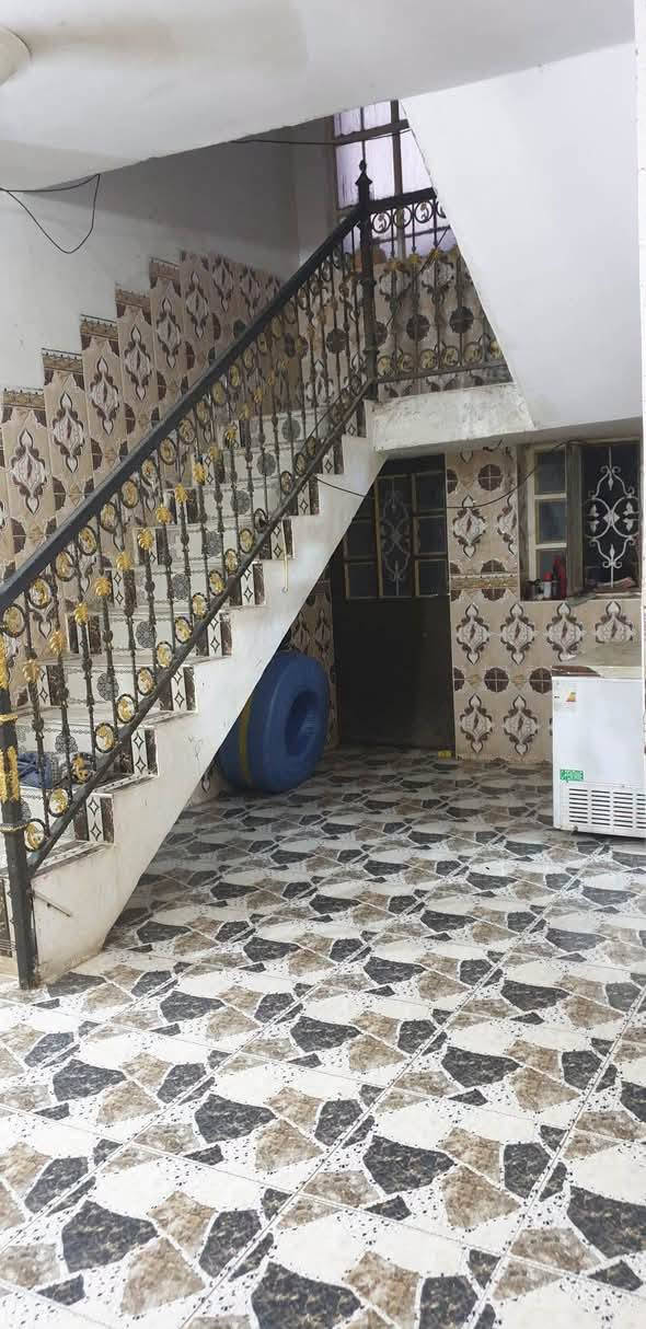 📍بيت طابقين 🏠للبيع الرمادي التأميم الحكم المحلي قرب على مدرسة 🏫ينابيع العلم
الشارع تبليط 10متر

المساحة : 250 متر

{ طابقين } 

الطـابق الأول بناء حجر سنه 2013

.غرفة 2
.صالة 
.مطبخ 
.ديوانيه +هول 
.صحيات داخل وخارج 
. كراج 
الطـابق الثاني بناء بلوك سنه 2019
.غرفة 3
.صالة 
. صحيات 
. حديقة 
  متوفرة جميع الخدمات في المنطقة _ مدارس 🏫 _ اسواق 
للأستفسار 📞.        ***********
