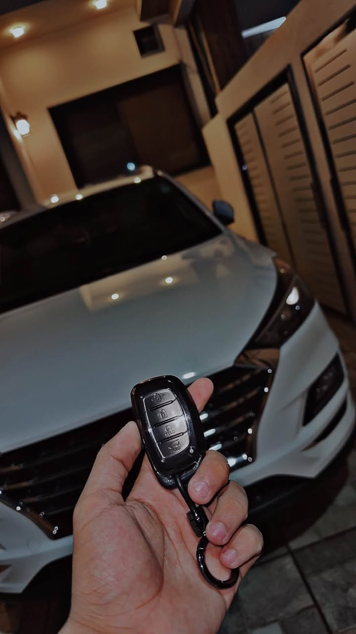 السلام عليكم
Hyundai Tucson

موديل 2020 كوري اصل وليس چيكي

ماشيه 108.000

مكينه 2.000دوش 

محرك +كير شرط ما مفتوح 

فول مواصفات عدا البانوراما 

بصمه تشغيل 

تشغيل عن بعد 

بصمه أبواب 

اشاير بل مري 

مري شفط

نضام ترحيب 

كراسي امامي الاثنين كهرباء ⚡️ 

شاشه وكامره اصلي يدعم كار بلي واندرويد اوتو 

شحن لاسلكي 

ويل كب كروم 

هندبريك بل رجل 

اريل نافكيشن زعنفه 

حساسات امامي خلفي 

طخم تايات جديد 

السياره جاهزه خاليه من اي نقص 

سنويه باسمنا إلى 2031 

هزه إلى 2027/7تسقط 

مكاني موصل 

***********اتصال +واتساب
