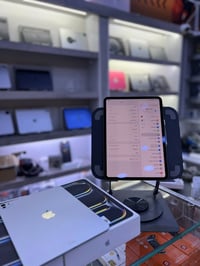 ايباد 2025 • معالج M5 • ذاكرة 256