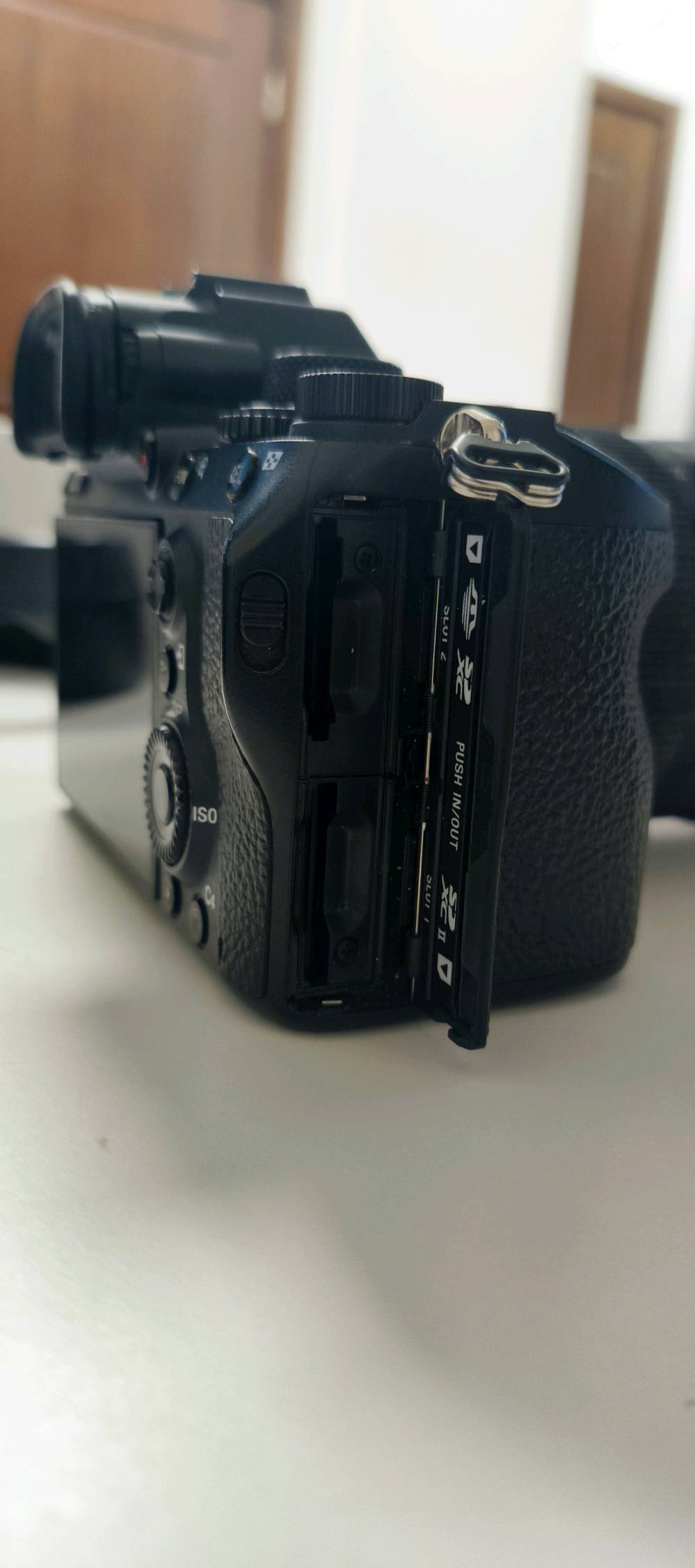 سوني a7iii  بدي فقط مواصفاتها معروفه
شترها 13k كاميرا كلش نظيفة و استعمال قليل و شخصي فقط مابيها اي اضرار كاميرا كل غراضها موجوده كارتونه و شاحنه و بطاريه

سعرها 1،150 قفل مابيها اي مجال سعر نهائي  اي استفسار دايركت او *********** واتساب