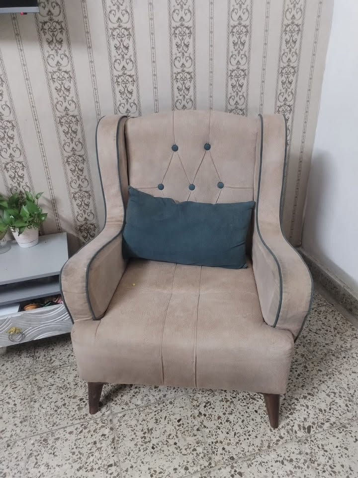 تخم قنفات نظيف جدا السعر 250 ت ***********
