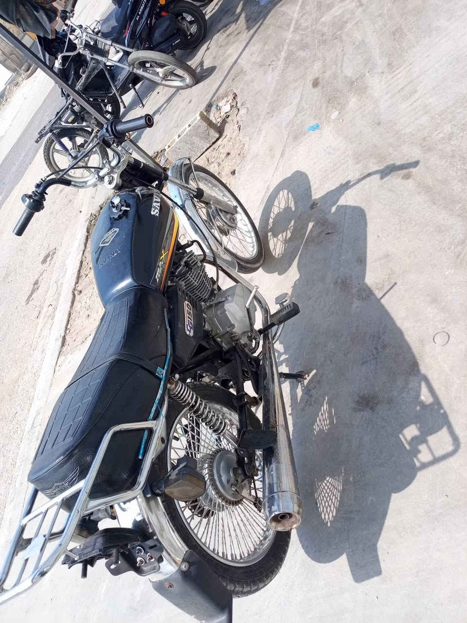 سلام علیکم ئەم ماتۆڕە بۆ فرۆشتن saviny مۆدێل 2023 هەموو گیانی مەزبوتە تەقیوی و ڕزیوی نیە تاقم وایەری پێوەیە مەکینەی وەک سەعات ئیشەکات سعرەکەشی 350 مەعمەلە لە سلێمانیم ژ.م *********** یان چاتکە لە خزمەتام

