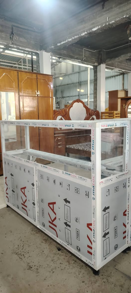 معرض حمزه
 لبيع الاثاث المنزليه (مستعمله+جديد)
العنوان برطله سايدين اربيل مفرق باصخره 
للاستفسار الاتصال على الارقام: 
***********
***********
