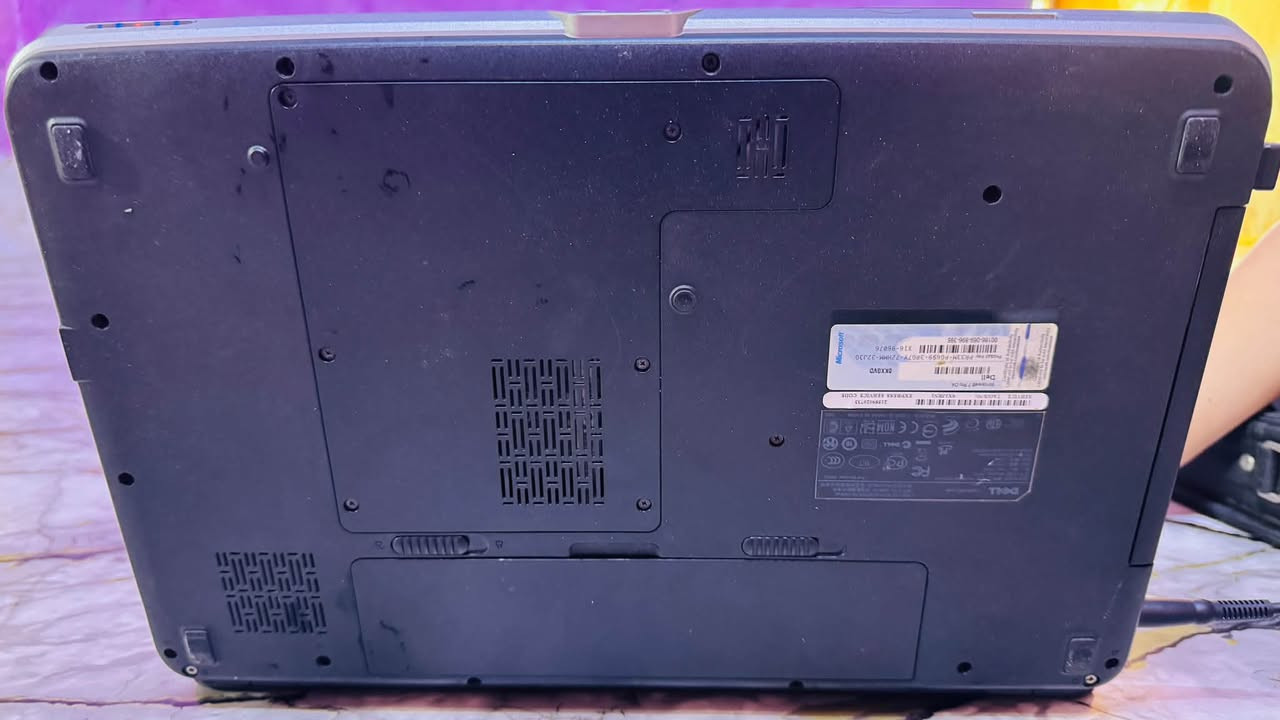 لابتوب Dell Vostro 1015  نظيف للبيع 150 وبي مجال بسيط
شاحنه + بطاريه جدد 
جنطتة وياه 
للاستفسار *********** 
البصرة / الهوير 
يوجد توصيل جميع المحافظات
