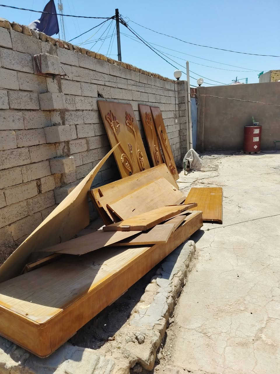 سلام عليكم كنتور اربع بيبان مع ميز للبيع المكان الرضويه ***********
