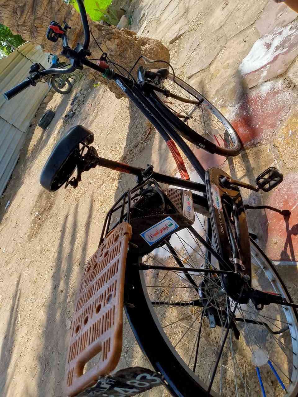 سلام عليكم باسيكل للبيع نضيف طك الجيس مكان الديوانية قضاء الشاميه سعر  150وبي مجال***********
