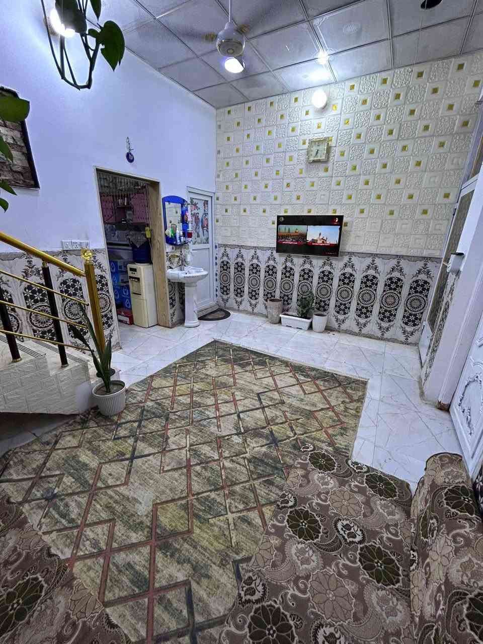 دار للبيع 50متر حي الاطارات 
الواجهه5نزال 10طابقين غرفتين نوم 
الطابق الاول بلوك الثاني ثرمستون 
للاستفار ***********
