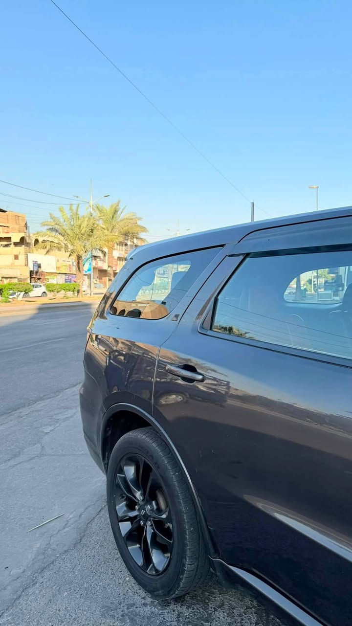 🚗 للبيع دوج دورانكو RT موديل 2021 🔥
▪️ محرك 5.7L HEMI V8 ▪️ اللون: رصاصي ▪️ الممشى: 48 ألف ميل فقط ▪️ برمجة احترافية عند مصطفى إيكل ▪️ بلكات Racing ▪️ تشغيل وأداء ممتاز، السيارة جاهزة وما تحتاج أي صرف.
المواصفات: ✅ تشغيل بصمة 
✅ شاشة كبيرة مع كاميرا خلفية
✅ كراسي جلد احمر 
✅ تدفئة وتبريد للمقاعد الأمامية و تدفئة للمقاعد الخلفية
✅ مقود مدفأ مع تحكم كامل
✅ فتحة سقف
✅ دفع رباعي (Four-Wheel Drive)
✅ شفتات ستيرن
✅ حساسات وكاميرا رجوع
✅ برمجه طلقات ببكورن فصله
الملاحظات.
جاملغ خلفي (جهة الصدر) مصبوغ.
بدون إيرباك.
بدون شاصي.
عليها دبات سكات باك والدبات الاصلية موجودة 
صور حادث موجوده بل منشور 
العنوان : بغداد / حي جميلة
للتواصل : ***********
السعر : 290 و بيهه مجال بسيط

نص مكتوب في الصور:
- ali6400