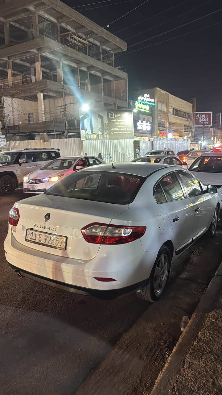 رينو فلونس 2013 شركة عامة
رقم بغداد الجديد تحويل مباشر 
ماشيه 200 الف 
السياره جديده استلام شركة على ايد وحده 
مكفوله من كلشي والسونار واضح فقط بارد بسيط ورصعه بسيطه مكاني بغداد العامريه والسعر 73 ورقه وبيها مجال للشراي *********** محمد
