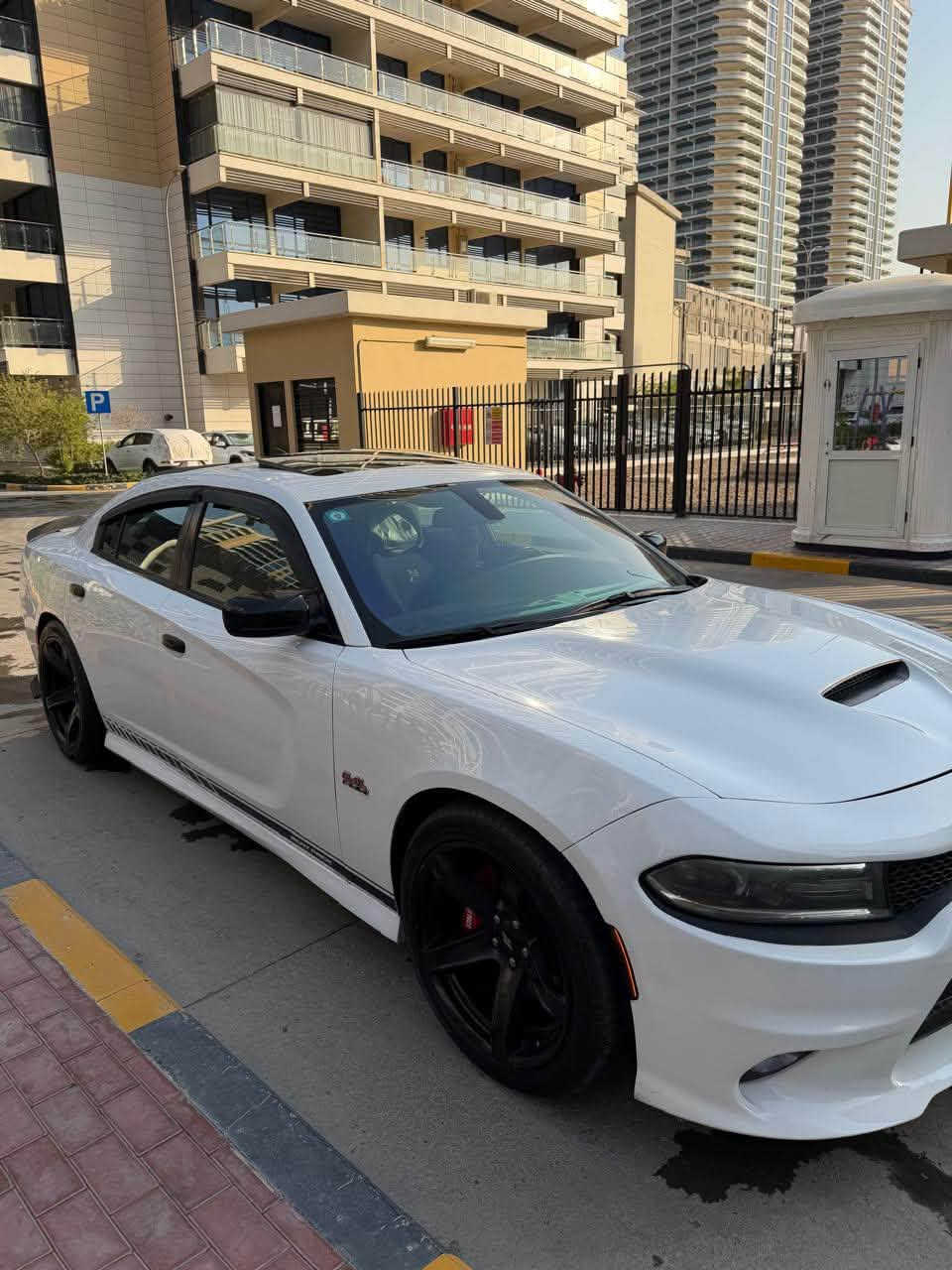 بسعر البلاش 175 ورقه بدون حادث 
جارجر 2018 سكات باك 6400 🐝
فووول مواصفات (( فتحه )) 
كير مكينه شواصي دواخل كله مكفول 
(( بدون ايرباااك )) كله سليم 
ماشيه 60 الف جدا نظيفه متحافظ عليها 
السياره داخله سرقه جاملغات اثنين + صار عندي ضربه بسيطه بين الباب والجاملغ فقط تعتبر بدون حادث السياره 
رقمها بغداد باسمي عنواني بوابه العراق 
 استوك بدون تعديلات 
***********
