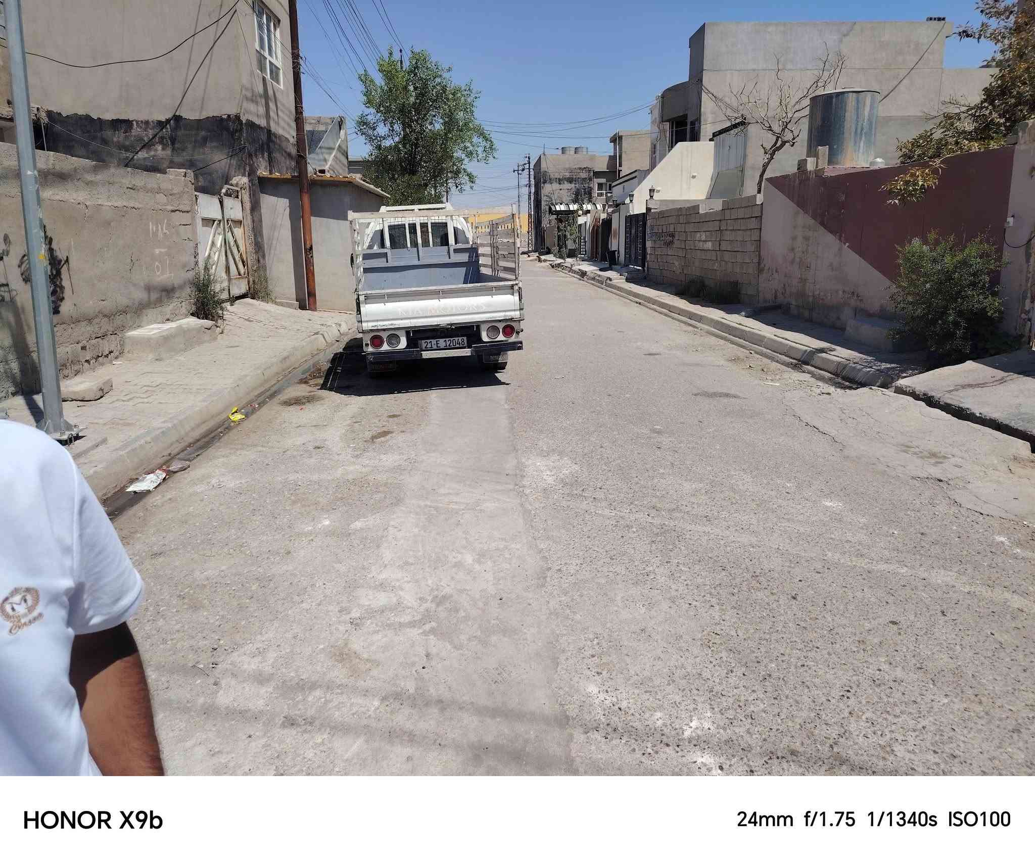 دار للبيع 100م طابو صرف
مقاطعه 56 حي العسكري
خلف ماركت النور
بيت صفر مامسكون نضام دكت
سقوف مغربي 
حرف T وجة فرع
سعر المطلوب 79 ومجال بسيط
***********
***********

نص مكتوب في الصور:
- HONOR X9b 24mm f/1.75 1/1315s ISO101
- HONOR X9b 24mm f/1.75 1/1380s ISO100
- HONOR X9b 24mm f/1.75 1/1340s ISO100
- HONOR X9b 24mm f/1.75 1/782s ISO100
- HONOR X9b 24mm f/1.75 1/1226s ISO100
- HONOR X9b 24mm f/1.75 1/826s ISO100
- HONOR X9b 24mm f/1.75 1/276s ISO100
- HONOR X9b 24mm f/1.75 1/100s ISO175