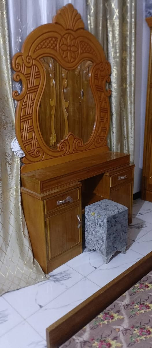 السلام عليكم غرفه للبيع جديده المكان واسط العزيزيه السعر800/رقم الهاتف ***********
