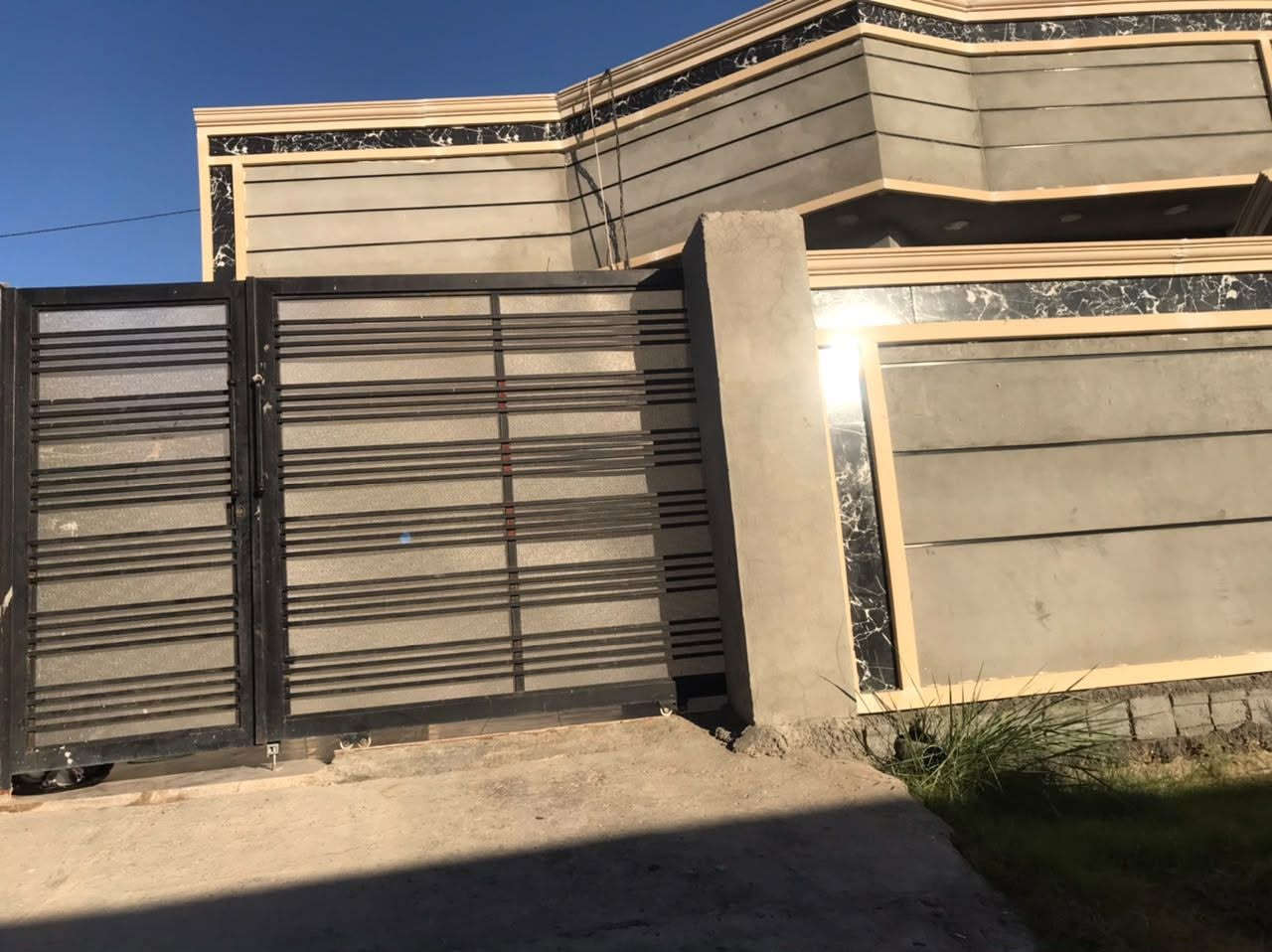 البيت للبيع مساحه 200 /السعر 65 وبي مجال ***********
