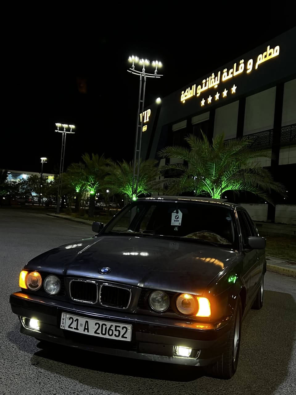 السلام عليكم
BMW E34 M50 1990

السياره وارد يابان كير اوتماتيك اصل مسكر عدل عليه مكينه تك فانوس جديده وكير جديد بجم عريض صبغ عام جمالية مكفوله من الضربه رقم دولي سليمانية تريد وكاله تريد تحويل راديتر جديده منضومة البانزين كله جديده من الفيت بم لصوندات للنوزلات تخم مجاول واصابع جدد اصليات وتخم بلك اصلي تبريد شغال ستوني شاحنه غاز جان بي ليك وسويته  تبريده بارد بس الكمبريسر بي ضعف حته اكون صادق وياك حدادية 80/100 غرفته نضيفه بس بطانت باب السائق تعبانه يرادله تبديل 4جامات كهربائية فتحة سقف شغاله سستم صوت جديد منضومة زنون كامله عالي ناصي وبلاجكتور وسكنات واشاير دبلات صندوك وبنيد جدد تخم تاير مال باله نضاف  اني ما ابيع واشتري السياره جهزته الي على اخر حبايه سبب البيع فتحت محل وعوزت فلوس السياره الله شاهد عليه عبرت ال70ورقه عليه رايده قفل قفل ب55 غير هاذه السعر ابد لاتعلق ولا تخابر ولا تعب روحك هاذه رقمي *********** مكاني النجف الاشرف حي الانصار
