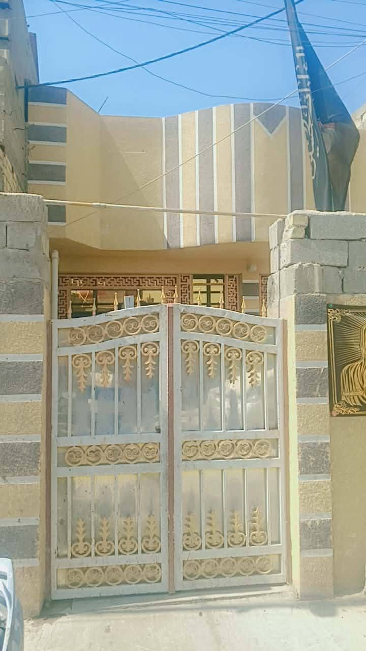 السلام عليكم
دار للبيع بغداد المعامل الباويه شارع المدارس المساحه 120بناء حديث غرفتين 
***********
