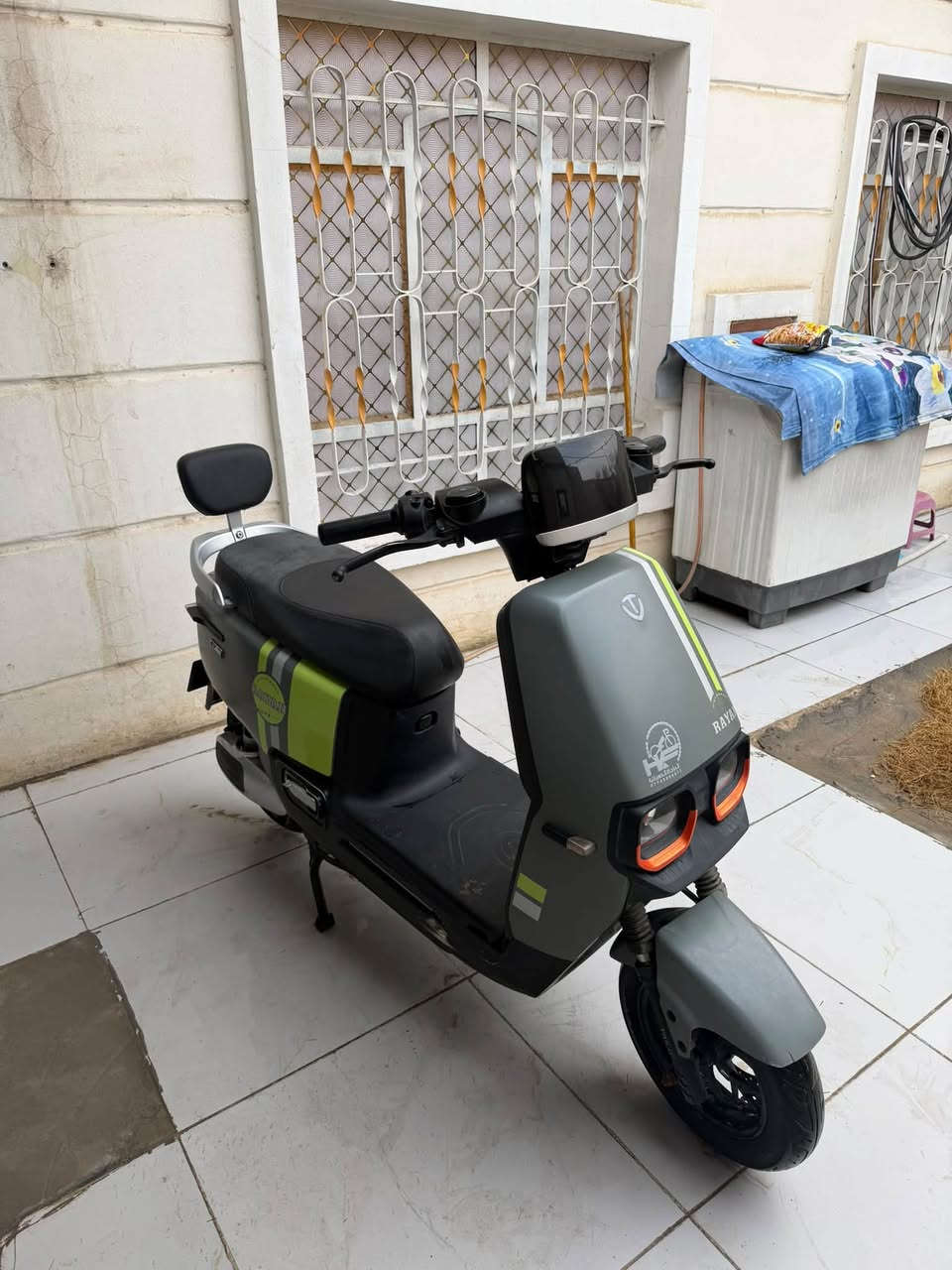 دراجة كهربائية • ريان • حك بالجهه