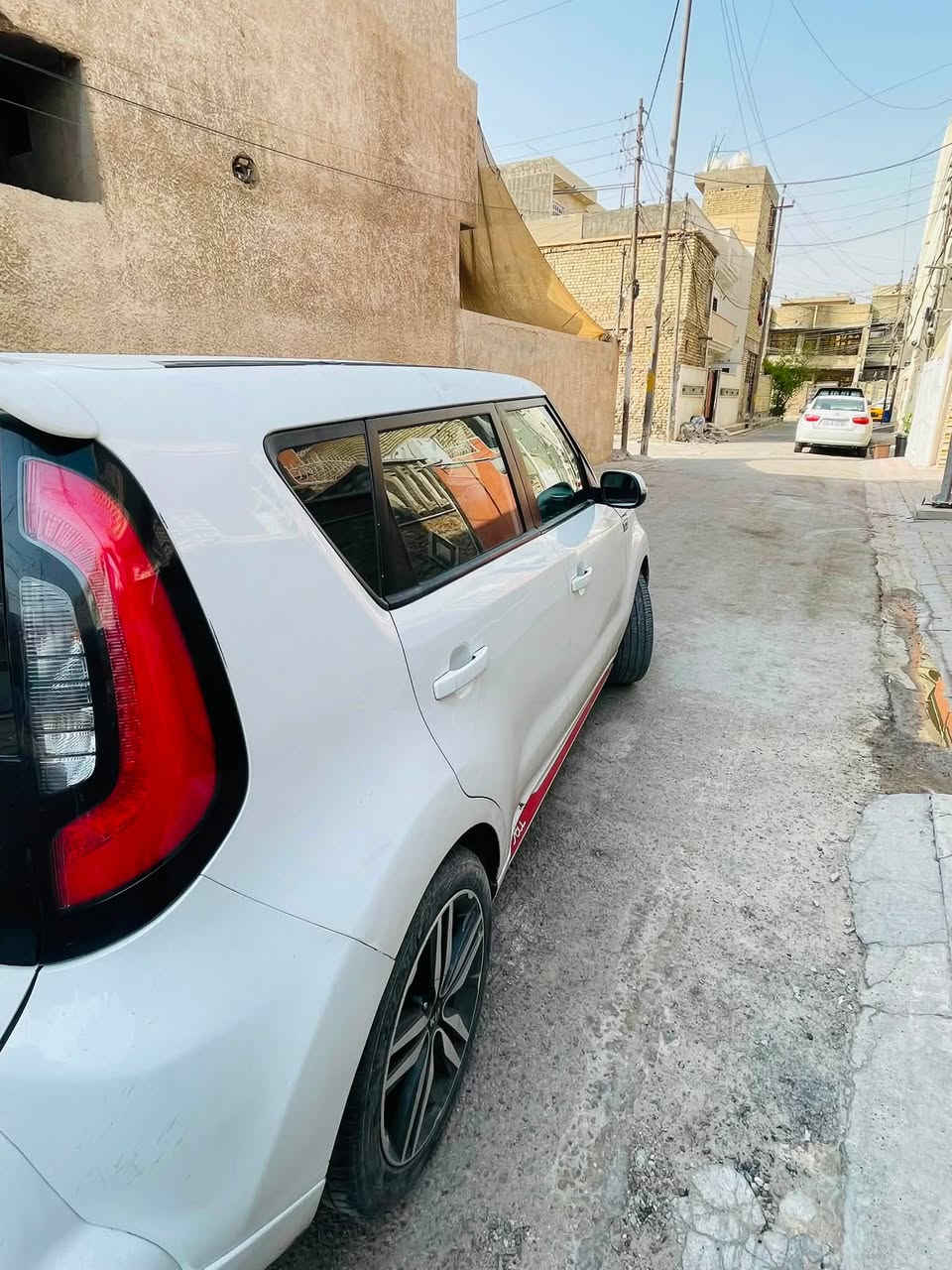 السلام عليكم كيا صول موديل 2014 بيه من امريكا جاملغ وبنيد وبل عراق بيه قبق جنط صبغ صور الحادث موجوده وسونر همين محرك 2000لمرغو بيه خيط تبخيرماشيه 112 ميل 
مكانه بغداد العبيدي سعره 95وبيه مجال 
رقمي ***********
