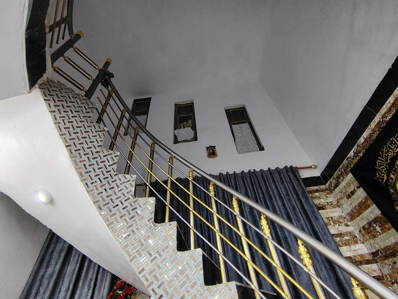 🏛️ ((مكتب الريان الاستثمار العقار)) 🏛️

🏠 دار للبيع كوت حي الحكيم شارع الوائلي مساحة  280متر بناء طابوك سكف صب مرقم من قبل قسم بلدي حي الحكيم خدمات ماء كهرباء مدارس مجاري 
🏠 يتكون من غرفتين نوم _هول عدد2  _مطبخ _استقبال _مجمع صحيات _كراج__علمن فقط الاستقبال عوزها ارضيه وبياض 

👈 للاستفسار اكثر.
🏛️ #مرجعة_مكتب_الريان_الاستثمار_العقار
🗺️ عنوان مكتب كوت حي الحكيم شارع علاء غريب او قرب اسواق باب الحارة.
👈 بأدارة حسين ابو سند الركابي.
☎️ *********** ☎️
