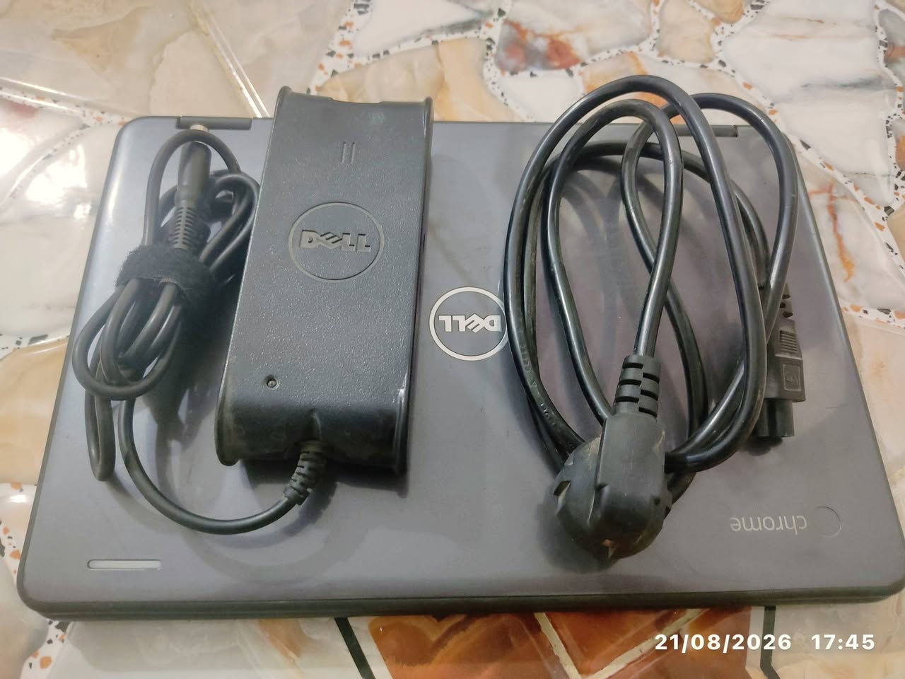 السلام عليكم
لابتوب دلل. DELL. كروم بوك نظام وندوز 
كلش نظيف وحلو ومرتب 
مناسب للدراسة والتصفح والتواصل الاجتماعي و غيرها المواصفات بل الصور 
حجم 14 
شاشة لمس  تفتح 360 درجة 
رام 4 
هارد 32 SSD  قابل للزيادة عن طريق الرام خارجي 
بطارية شغالة جيده 
شاحن اصلي 
سعر 75 الف 
مكاني الديوانية البدير
 *********** واتساب
