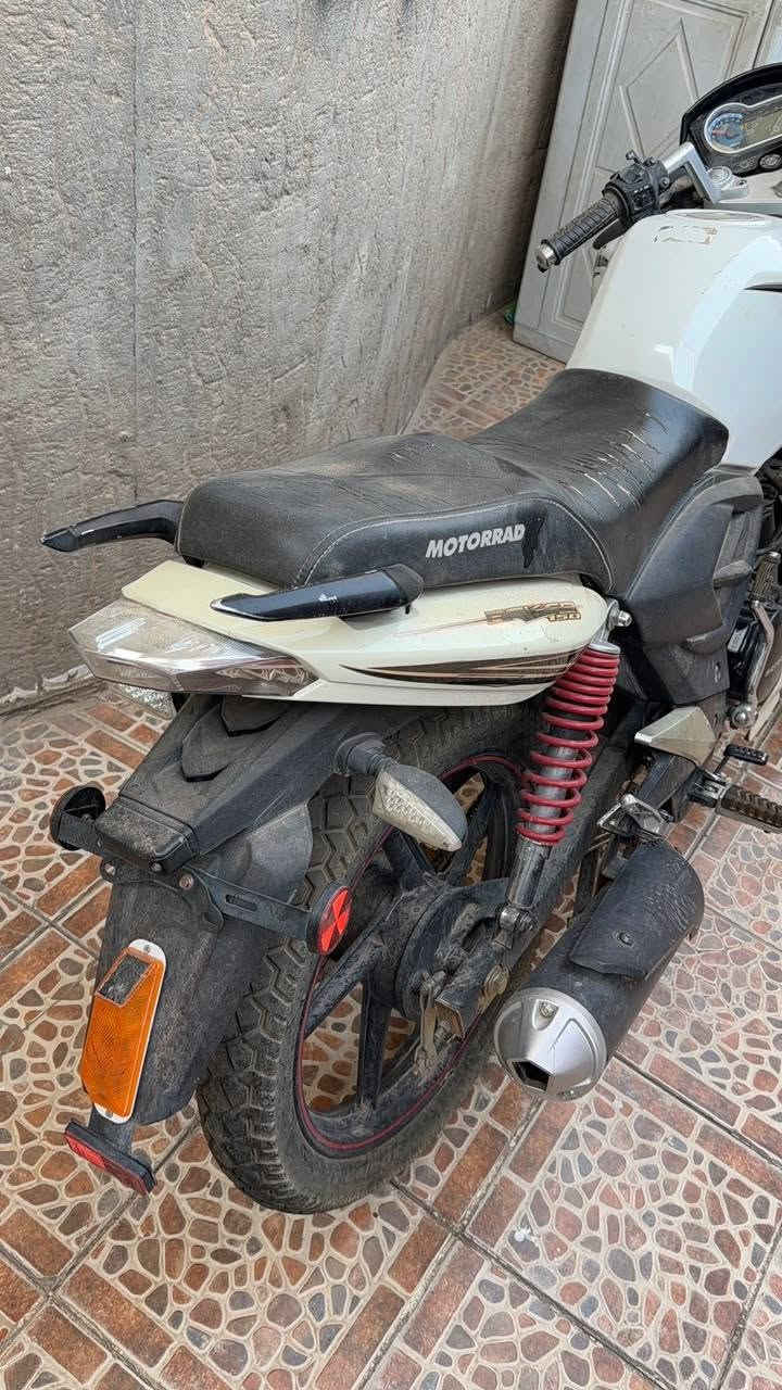 الدراجة جديدة بس اوراقها ضايعه بسعر مناسب عنوان النجف راعيها ***********
