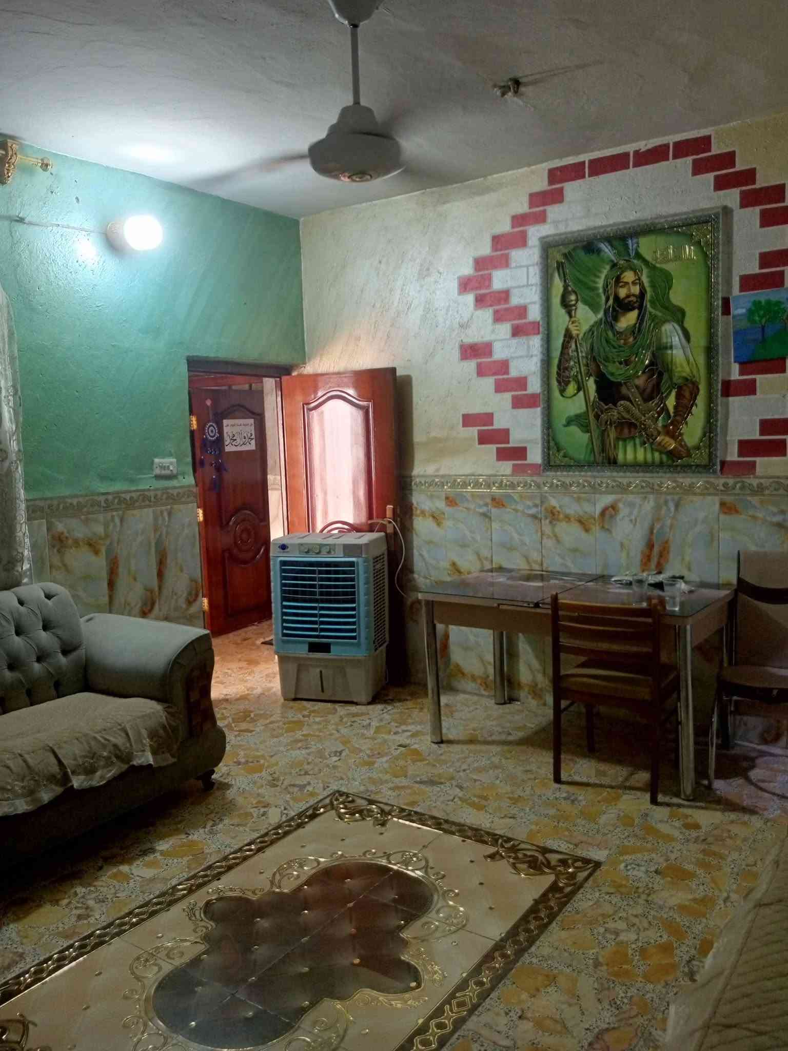 السلام عليكم دار سكنية للبيع طابو ملك صرف المساحة ١٥٠ متر واجهة ١٠ نزال ١٥ مع تشجير حديقة منظمة ٢٠٠ متر السعر ١٥٠ للاستفسار الاتصال بالرقم *********** المكان زعفرانية دور الشرطة قرب حسينية الزهراء ع مقابل مدرسة الرافدين
