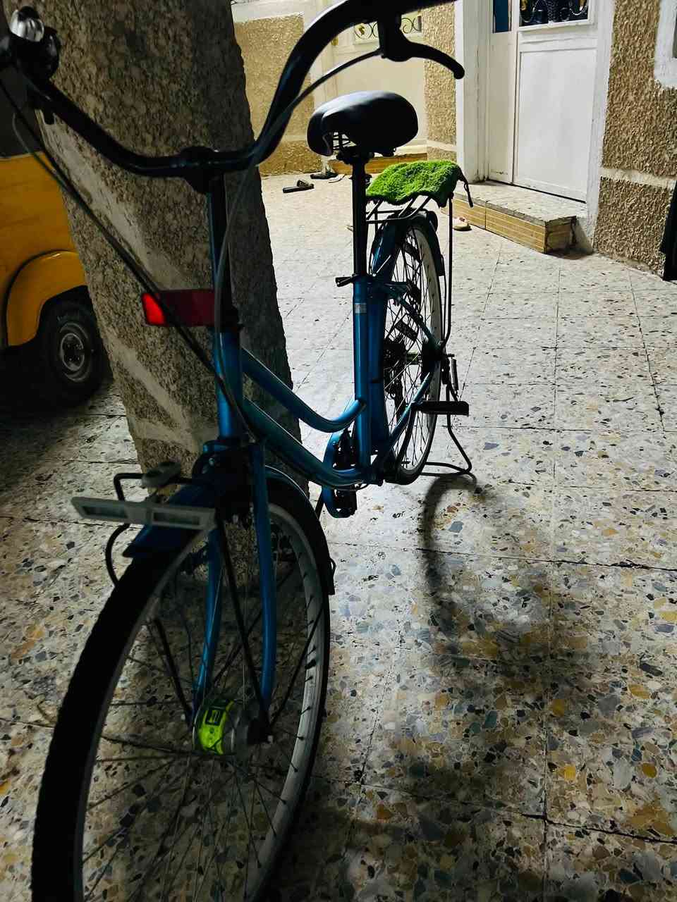السلام عليكم 
عندي بايسكل للبيع 
حجم 26 بناتي 
سعر 120 وبي مجال 
العنوان : العبيدي شارع الجامع 
اللاتصال والاستفسار : عبر رقم الهاتف : ***********
