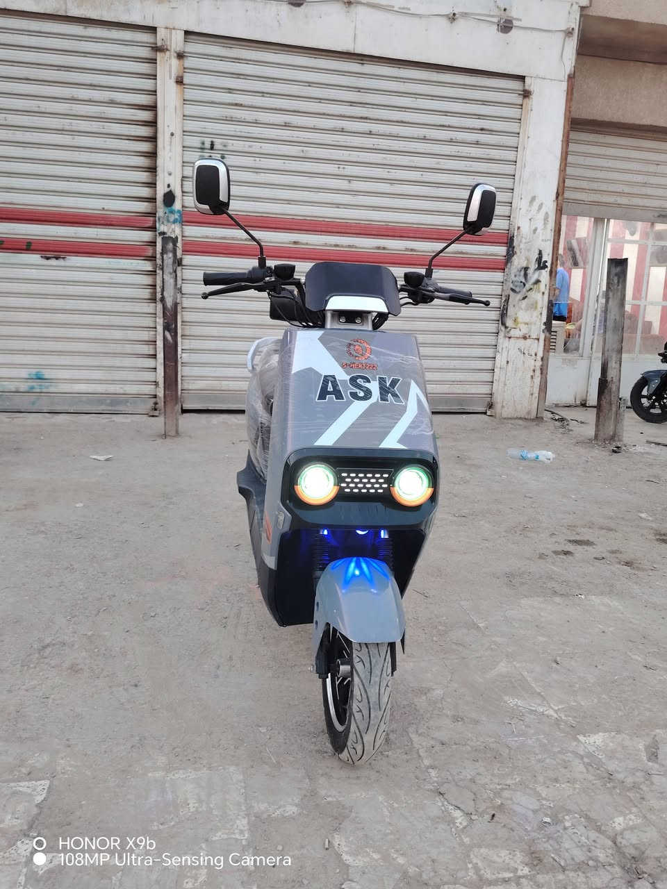 السلام عليكم شباب دراجه نظيفه كل شيء ما بيها ست بطاريات حجم كبير دراجه نظيفه مكاني بسمايه قريه عشره السعر 600 وبيها مجال هذا الرقم *********** وبي واتساب

نص مكتوب في الصور:
- HONOR X9b
- 108MP Ultra-Sensing Camera
- HONOR X9b 108MP Ultra-Sensing Camera