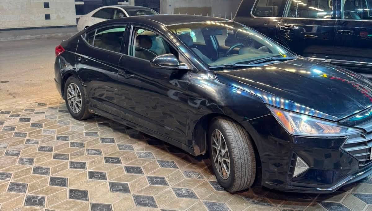 للبيع فقط بدون مراوس
النترا 2019 حادث بنيد فقط مصبوغ

بيها ملاحظات ناشر صورها 

التبريد مالتها بي خلل يفصل

مواصفات عاديه 

رقم وهزه جديده 

ماشيه 124 الف 

مكانها بغداد سيديه او زيونه 

سعر مناسب للشراي 

***********
