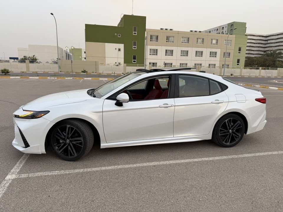 � تويوتا كامري 2025 XSE هايبرد – وارد أمريكي 🇺🇸

* فئة XSE
* هايبرد 2.5 لتر
* FWD – تو ويل
* ماشية فقط 5 آلاف كم
* سقف بانوراما كهربائي 🌟
* جنوط رياضية 19 إنچ
* داخلية جلد
* مقاعد أمامية كهربائية ومدفأة
* شاشة وسطية 12.3 إنچ
* شاشة عدادات رقمية 12.3 إنچ
* Apple CarPlay لاسلكي
* Android Auto
* كاميرا خلفية
* Blind Spot
* حساسات
* مثبت سرعة متكيف
* Lane Assist
* Toyota Safety Sense 3.0
* تشغيل بصمة ودخول ذكي
* Push Start
* تحكم بالمقود
* Paddle Shifters
* تكييف أوتوماتيك
* إضاءة LED
* سقف بانوراما 🌟
* مواصفات XSE الرياضية كاملة
🔥 نظيفة جداً وشبه جديدة، ماشية 5 آلاف فقط
للاستفسار ***********
