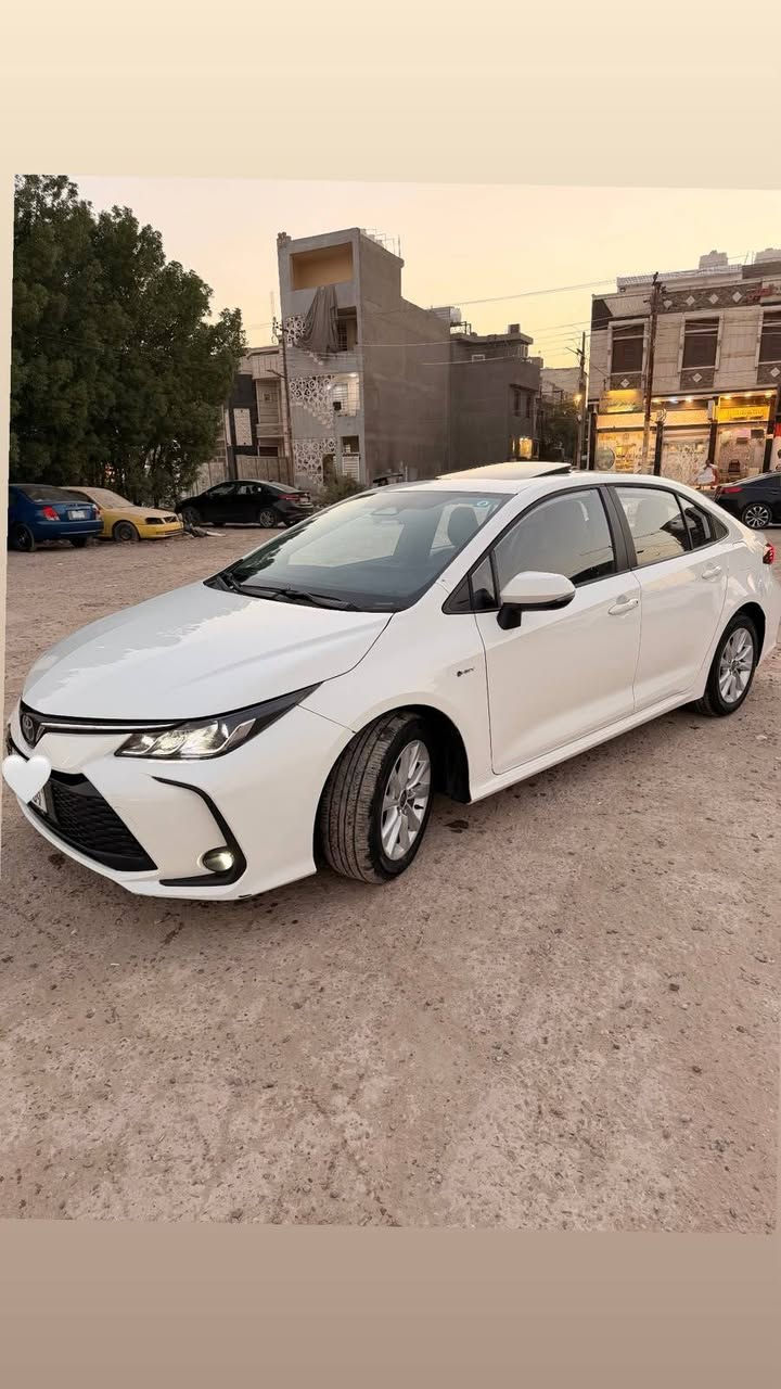السلام عليكم كورلا هايبرد 2025 ماشيه 38 الف السياره جديده استلمتها زيرو من شركة حازم الجبوري  بس وكعت حديده على التكمه مثل ما موضح بالصوره ما صلحتها بس رصعه و بيها رصعتين بالجنطه ممبينه و ابو دراجه ظربها بالدعاميه الاماميه هم موضحه المواصفات المعروفه كشنات جلد اوتو هولد فتحة سقف رايدها ب 155   للاتصال *********** مكاني قرب جسر الغزاليه
