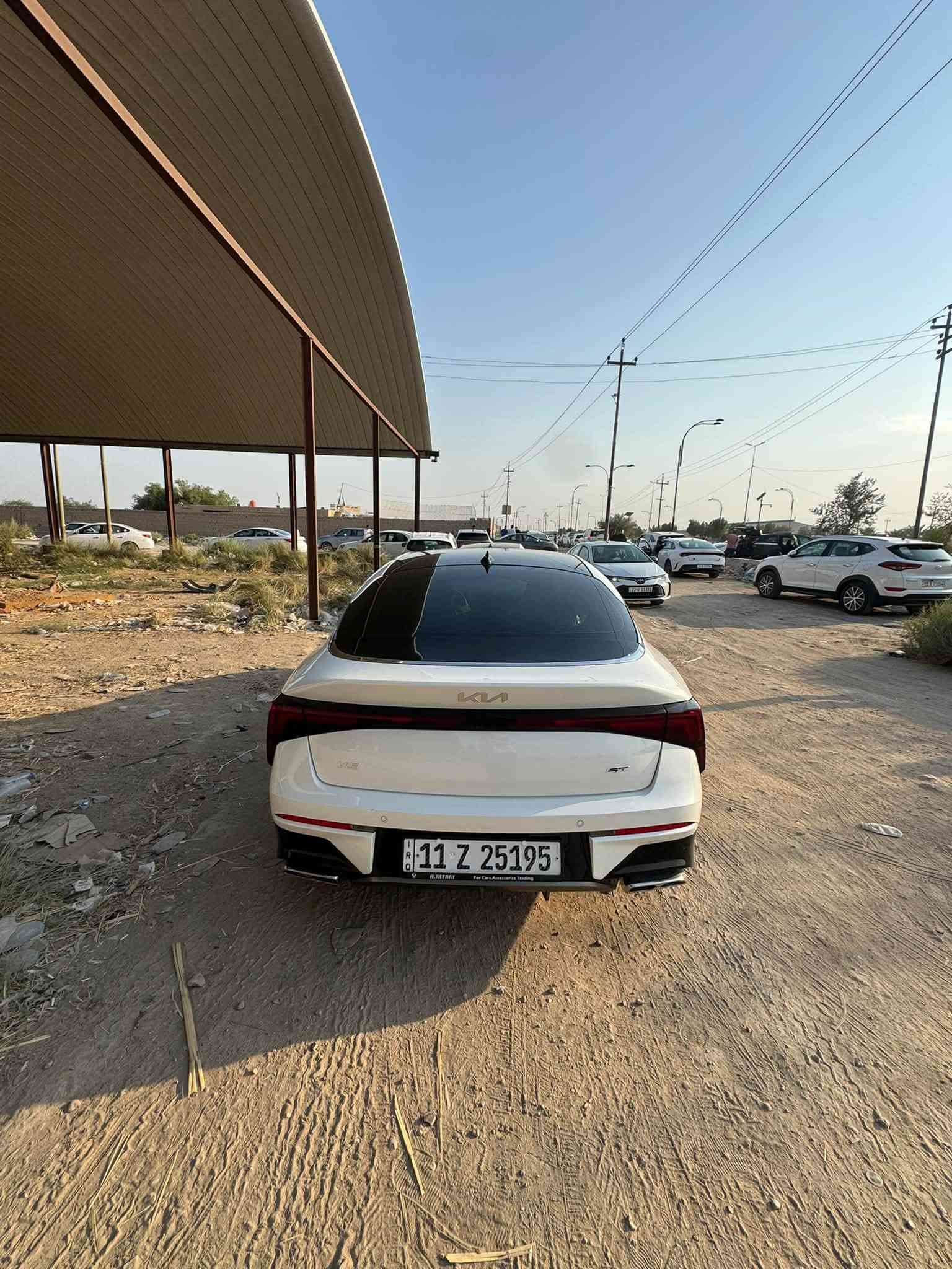 🔹
إسلام عليكم اخوان السياره تجي بمواصفات GT1 اعلئ فئة موديل 25 
✅ فتحة سقف بانوراما
✅ مصابيح LED أمامية وخلفية
✅ إضاءة نهارية LED
✅ شبك GT رياضي
✅ جناح خلفي مدمج
✅ مخارج عادم رياضية مزدوجة
✅ مرايا كهربائية (شفط) مع إشارات
✅ حساسات أمامية وخلفية (4)
✅ كاميرات 360°(4)

🔹 التجهيزات الداخلية:

✅ شاشة عدادات رقمية 12.3 إنش
✅ شاشة ترفيه 12.3 إنش
✅ Apple CarPlay وAndroid Auto
✅ نظام صوت BOSE Premium
✅ مقاعد جلد رياضية GT
✅ مقعد السائق كهربائي مع ذاكرة (Memory Seat)
✅ مقعد الراكب كهربائي
✅ تبريد وتدفئة للمقاعد الأمامية
✅ تدفئة المقود (Heated Steering Wheel)
✅ Paddle Shifters خلف المقود
✅ شاحن لاسلكي
✅ تشغيل بصمة (Smart Key)
✅ دخول ذكي بدون مفتاح
✅ تشغيل عن بعد
✅ مكيف أوتوماتيك  قطعتين 

🔹 أنظمة السلامة:

✅ مثبت سرعة ذكي (Smart Cruise Control)
✅ فرملة طوارئ تلقائية (Forward Collision Avoidance Assist)
✅ المحافظة على المسار (Lane Keeping Assist)
✅ المساعدة على البقاء في منتصف المسار (Lane Following Assist)
✅ مراقبة النقطة العمياء (Blind Spot Collision Avoidance)
✅ كاميرا النقطة العمياء داخل شاشة العدادات (Blind View Monitor)
✅ تنبيه حركة المرور الخلفية (Rear Cross Traffic Alert)
✅ حساسات اصطفاف أمامية وخلفية
✅ نظام الثبات الإلكتروني (ESC)
✅ مانع الانزلاق (TCS)
✅ مراقبة ضغط الإطارات (TPMS)
✅ وسائد هوائية متعددة 

✅ماشيه ١٦ بحالة الوكالة 

   الحادث مرفوق بالصور مع وجود السونار 
مكان السياره بابل الحله. للتواصل متواجد بالفيس او الاتصال بالرقم *********** يوجد واتساب

