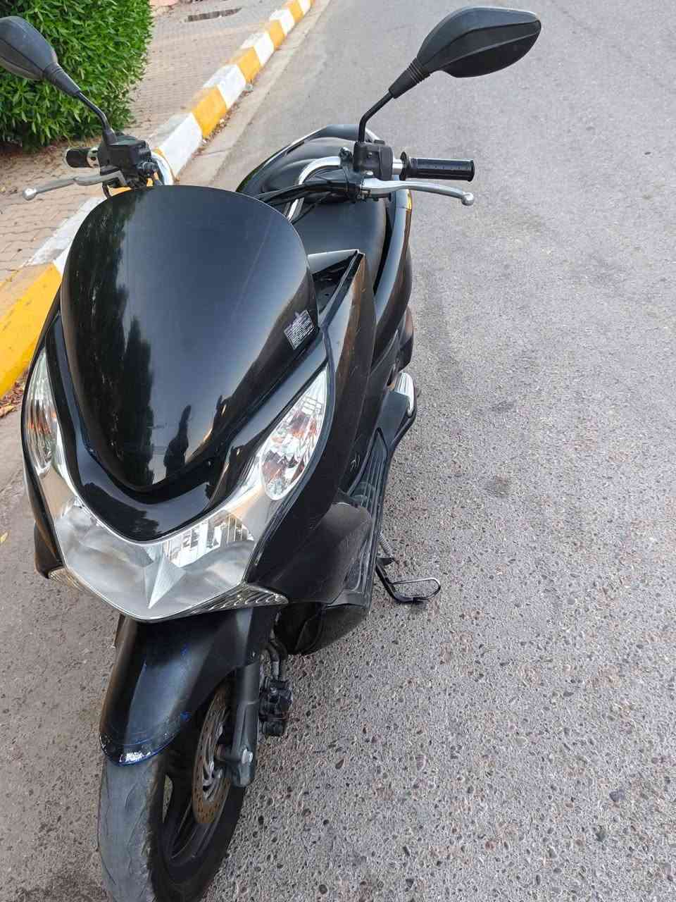 السلام عليكم هوندا pcx جيل اول ياباني اصل مرقم بأسمي
لون اسود

#كفرات بلاد

#مكينه بلاد

#ستان_كهرباء

#لايت_زنون_كهربائيات شغاله كله 

تايرات جدد قبل سبوع شادهن

#دراجه_فول_

#تراي_وشلعه_ومعدل_فول_شرط 

#باتري_جديد

#دراجه_حيل_حلوه_وناعمه 

#مكينه_كفاله

#شرط_التحويل_عقد_مروري

#مكاني_الانبار_الفلوجه 

*********** 

السعر والتفاصيل اتصل
