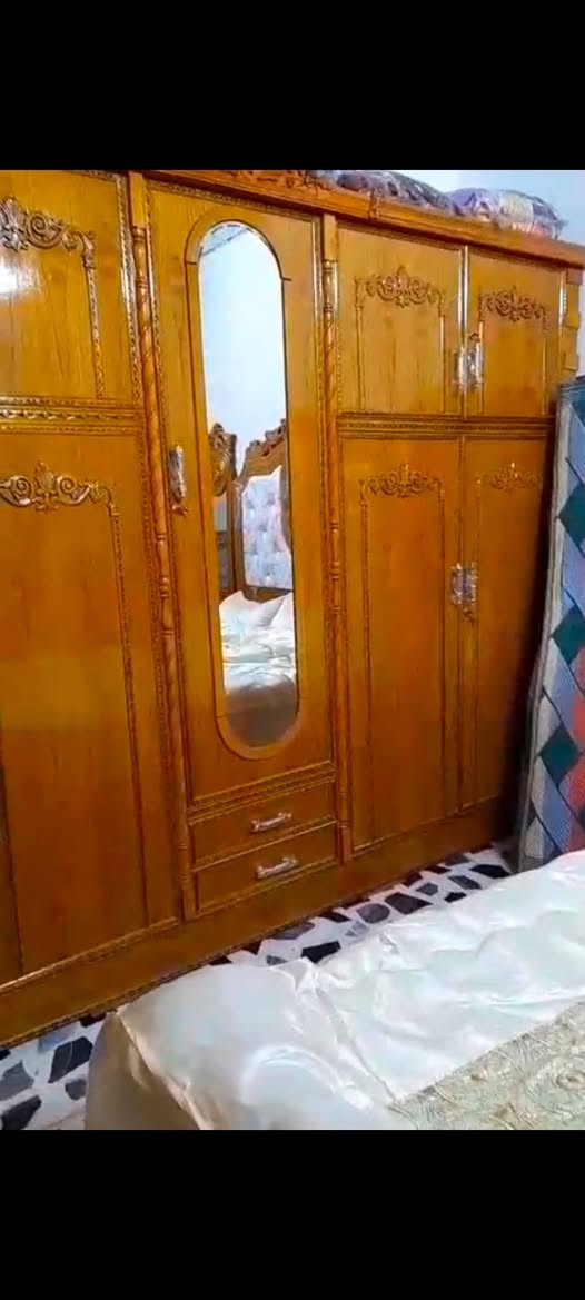 سلام عليكم : مكلف بالنشر .غرفه اخشاب استعمال قليل للبيع. مكان .بغداد حي البتول .السعر مليون وربع وبيها مجال ....رقم الهاتف ***********
