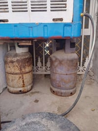 وبركاته عندي قناني عراقية للبيع  العدد ٢ السعر ع ٧٥  واتساب 0773494252...