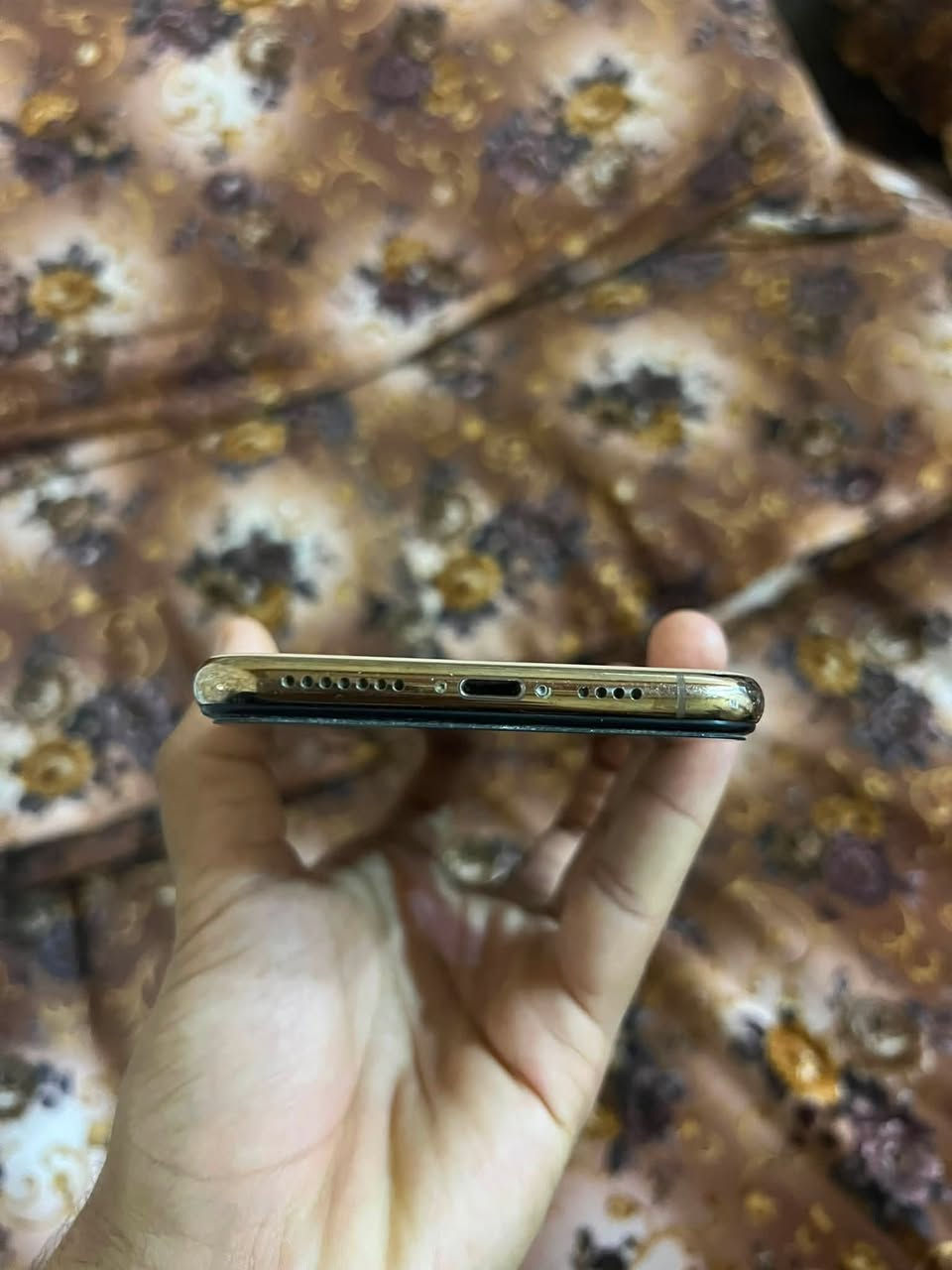 السلام عليكم للبيع فقط آيفون XsMax ذاكره 256 الجهاز مستبدل شاشه وبطاريه البطاريه 100 الشاشه نوعيه وسط السعر 180 وبي مجال ***********

