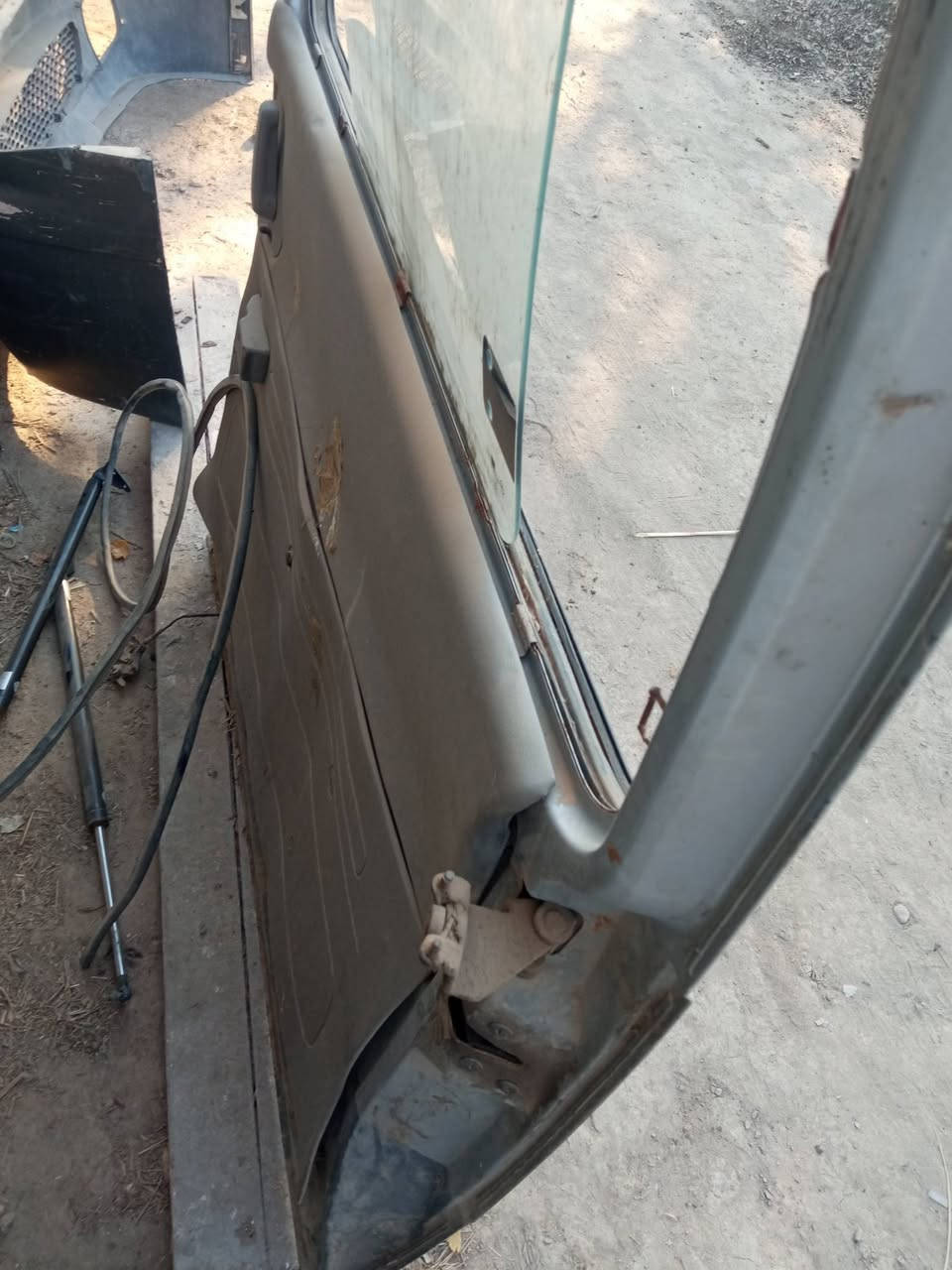 غراض بريجو منغولي شرط حاويه بس الراديتر موحاويه كلمن وسعرها الي يرد منهن يتصل علا الرقم ***********مامتواجد علا الفيس
