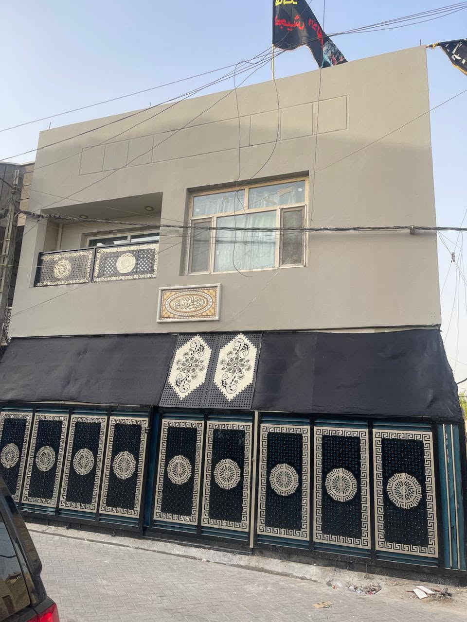 السلام عليكم 
نصف قطعه في مدينة الصدر قطاع 46 ركن على الساحه 
كما موضح بالفديو والصور السعر 185 مليون دينار
للاتصال ‏‪***********‬‏
